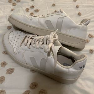 Veja V-10 Sneakers